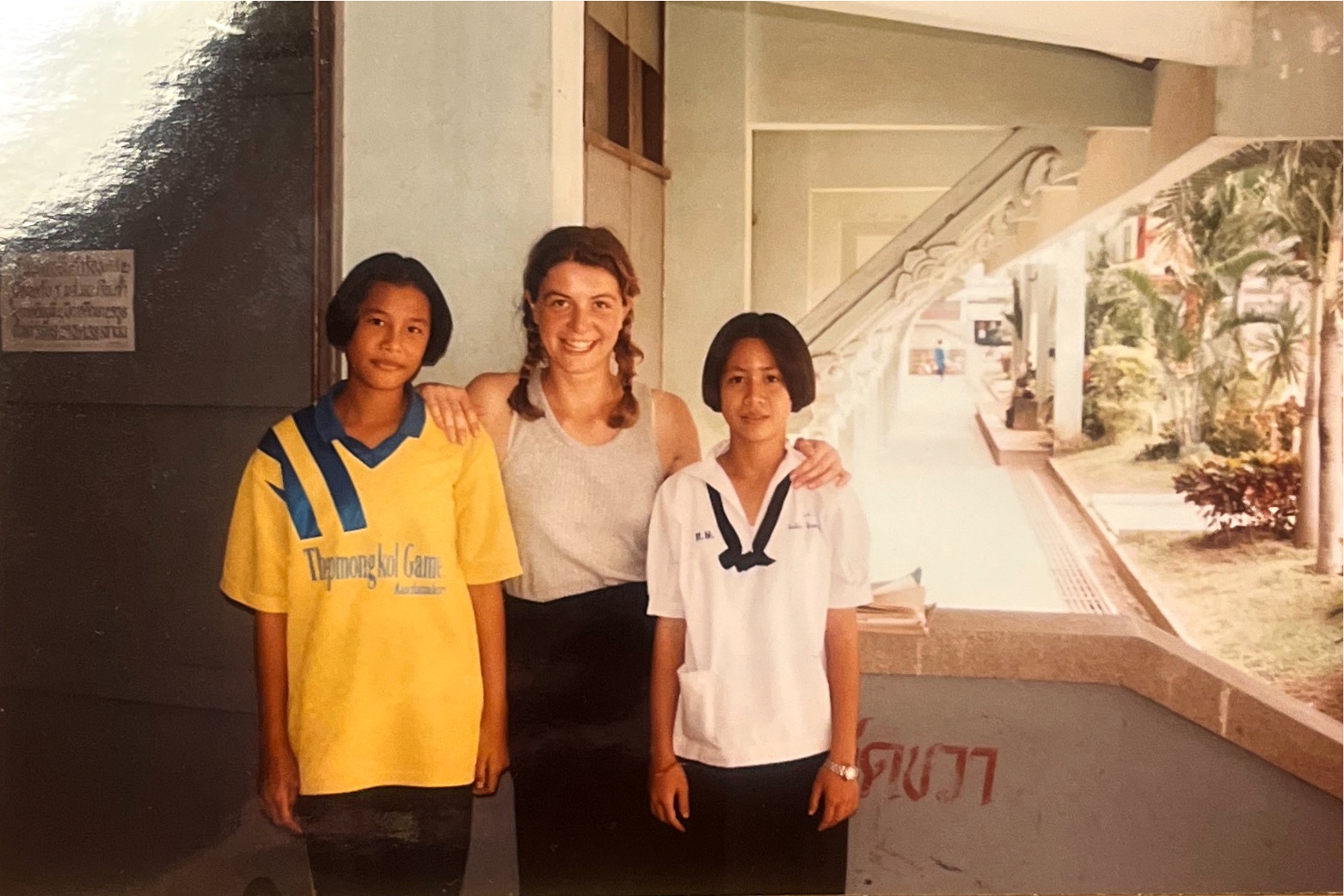 Vanessa avec des élèves en Inde